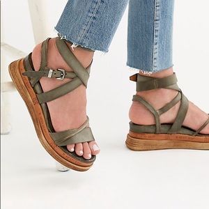 Lourdes Sandal
